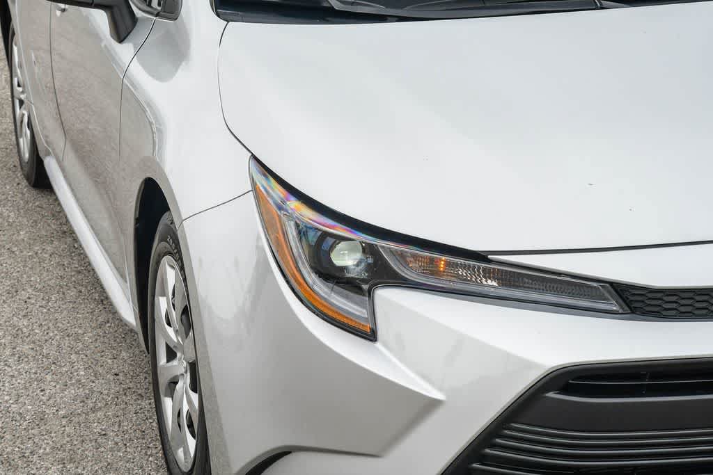Used 2025 Toyota Corolla LE FWD image 4