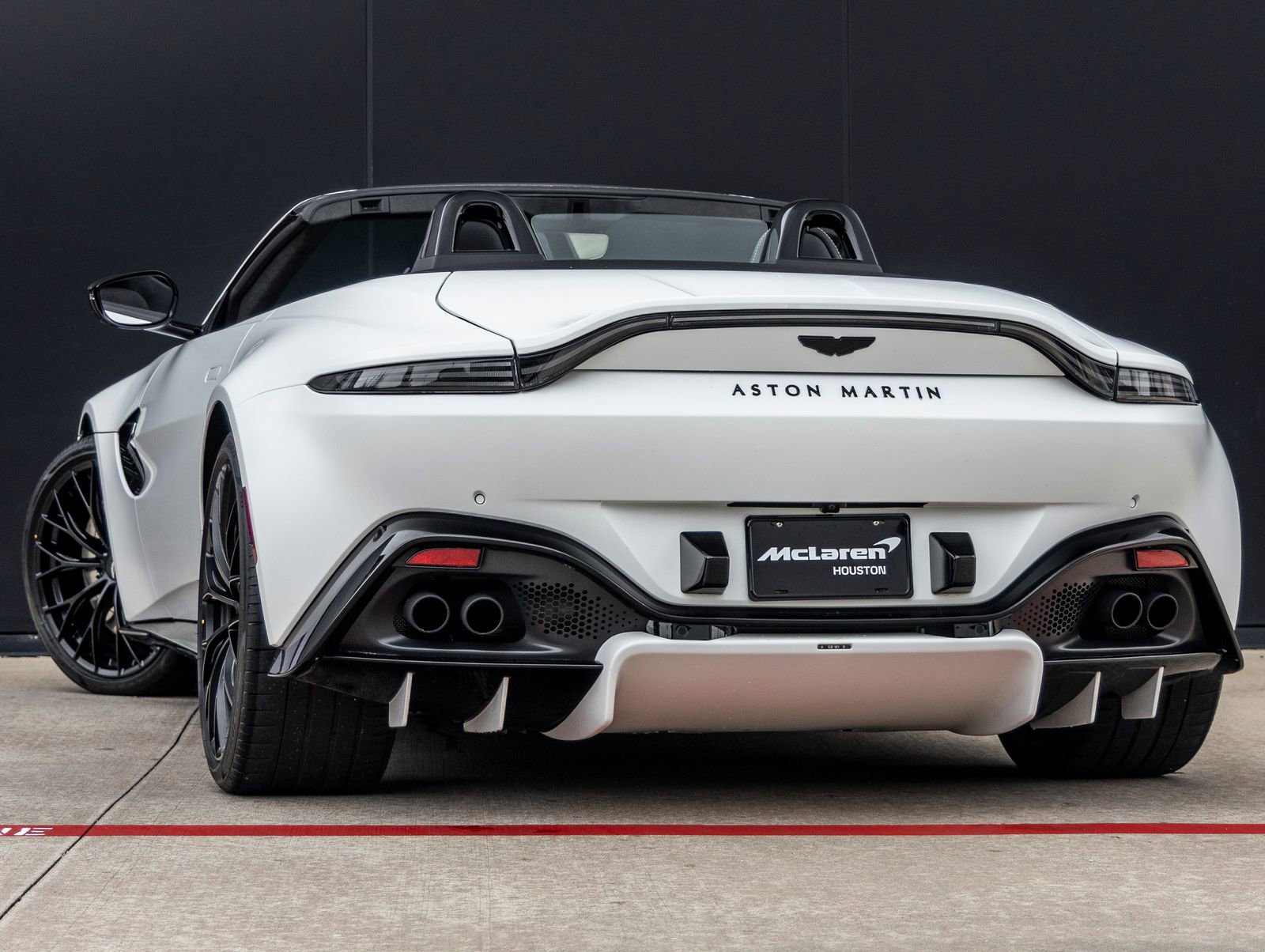 Used 2023 Aston Martin V8 Vantage Roadster RWD image 7