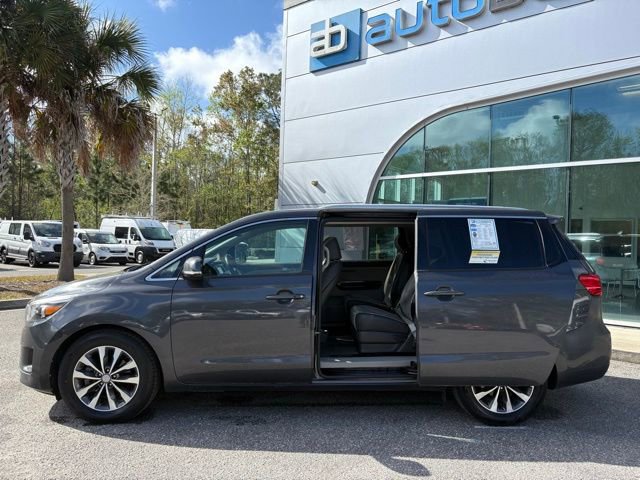 Used 2017 Kia Sedona SX image 21