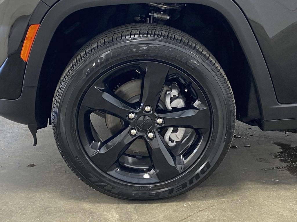 New 2025 Jeep Grand Cherokee Altitude image 7