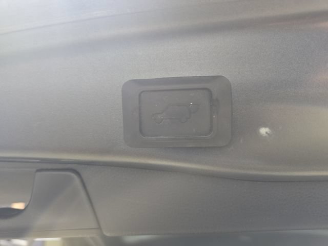Used 2021 Toyota RAV4 XLE w/ Convenience Package AWD/4WD image 16