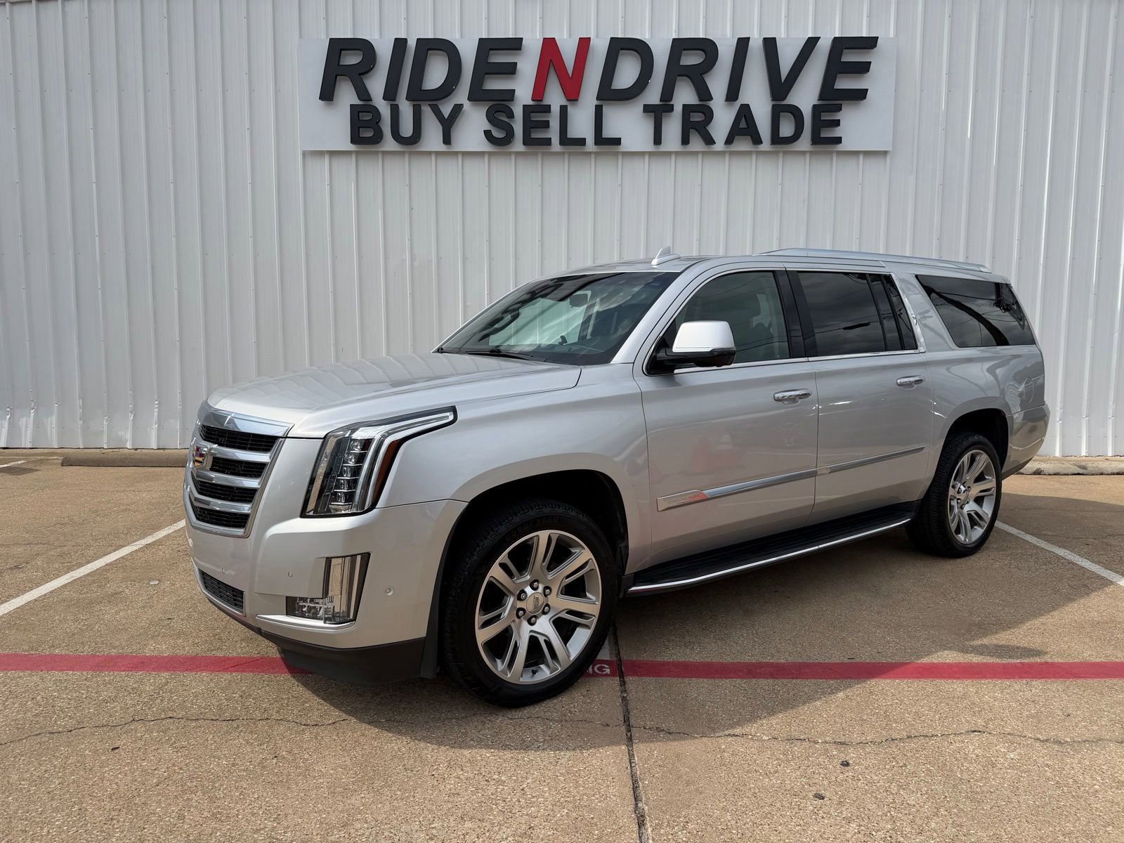 Used 2018 Cadillac Escalade ESV Luxury AWD/4WD image 1