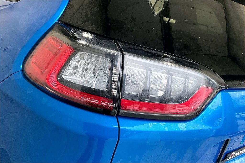 Used 2019 Jeep Cherokee Trailhawk w/ Cold Weather Group image 23