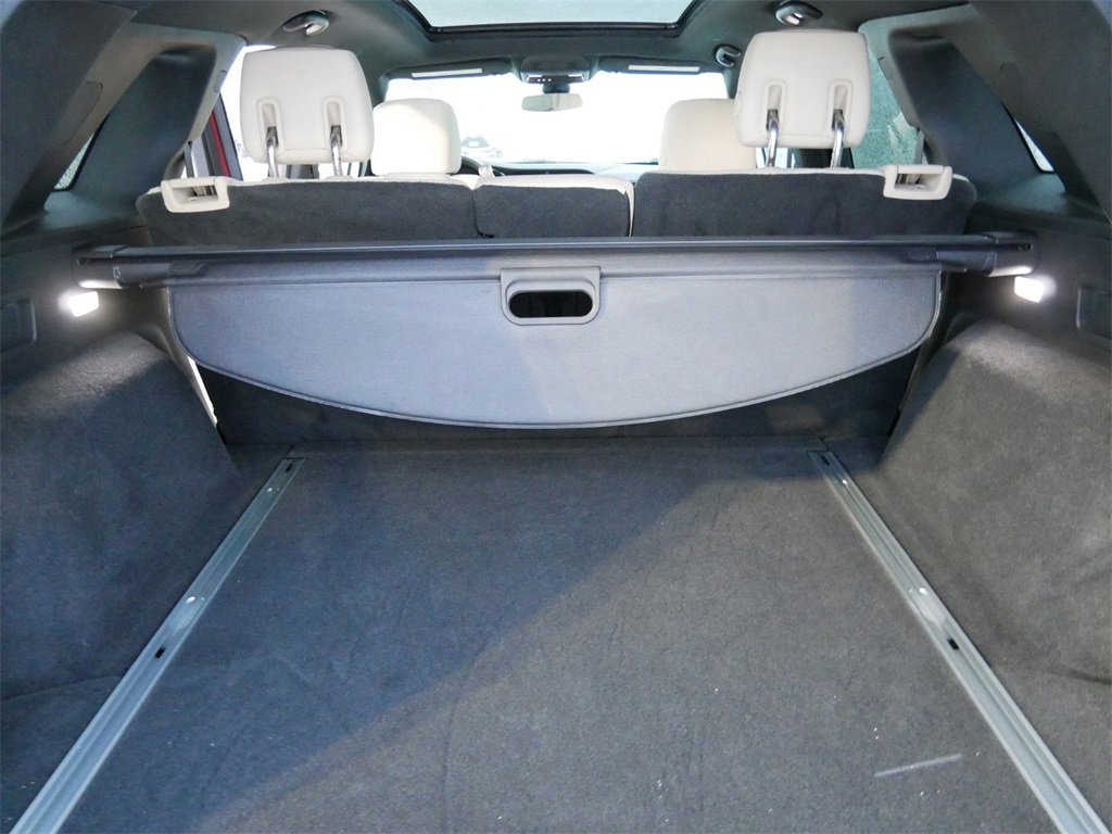 Used 2017 Cadillac XT5 Luxury w/ Driver Awareness Package image 10