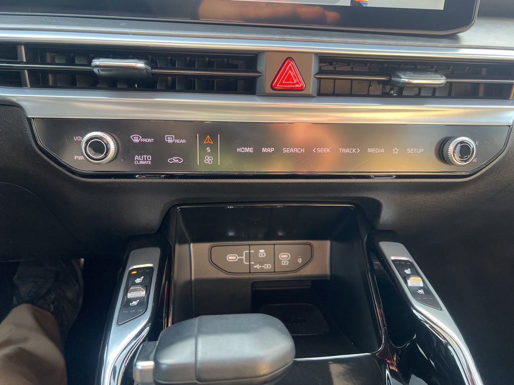 Certified 2025 Kia Sorento SX Prestige w/ Olive Brown Leather Package image 57