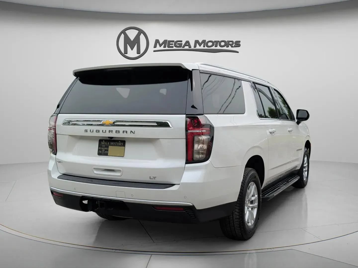 Used 2021 Chevrolet Suburban LT RWD image 7