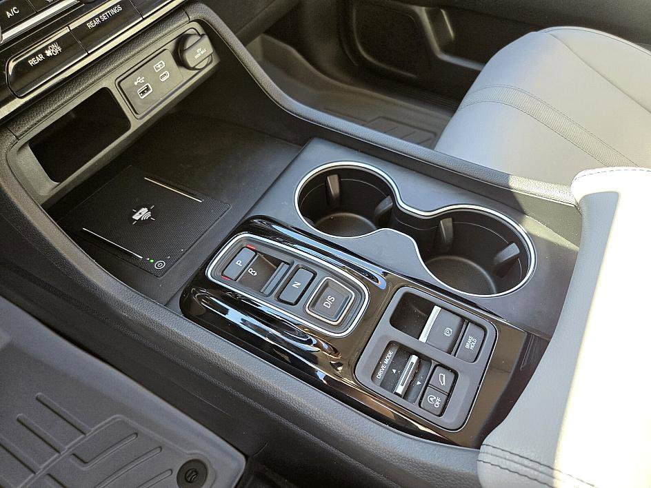 Used 2025 Honda Pilot Touring image 16