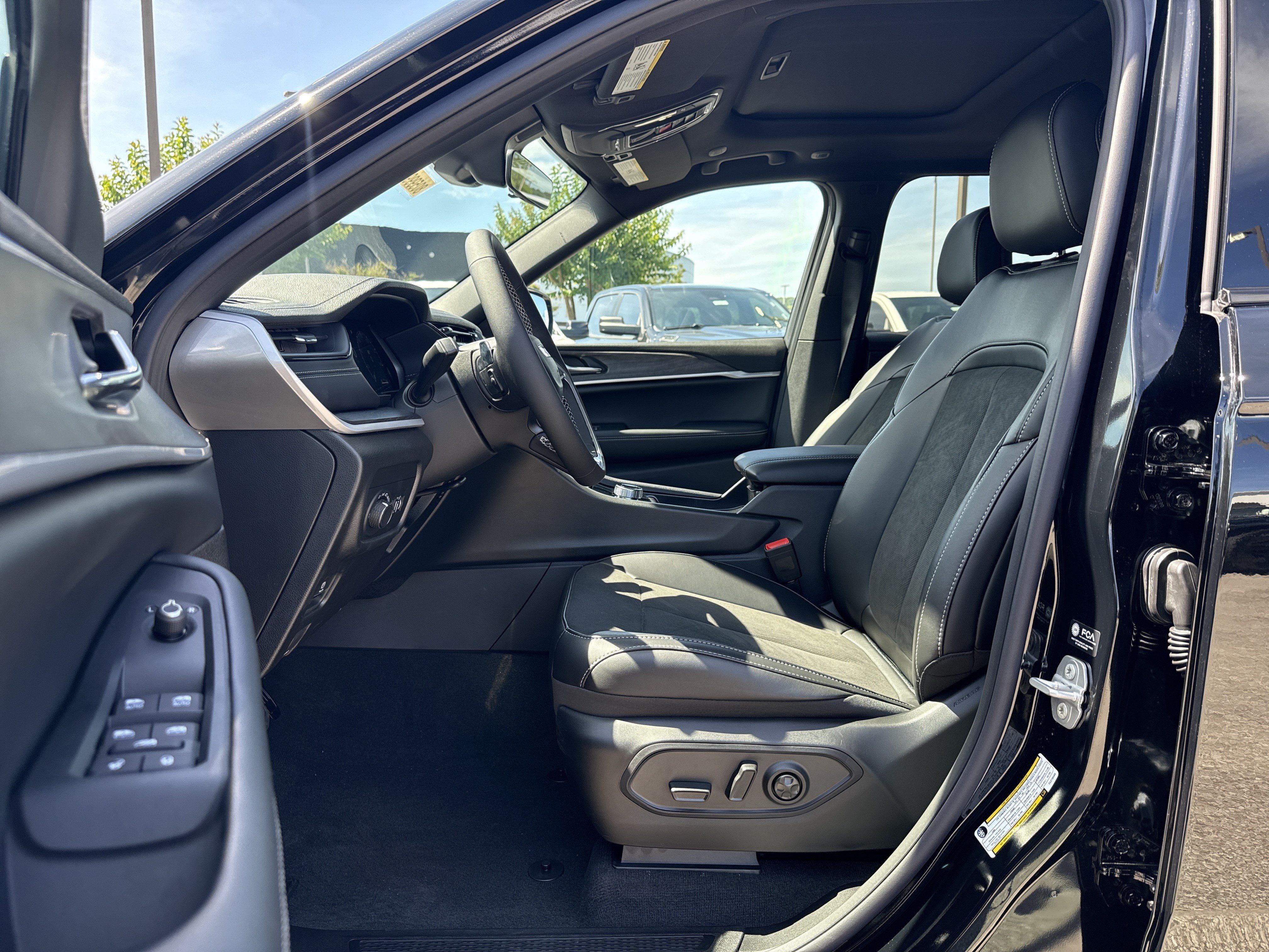 New 2026 Jeep Grand Cherokee Altitude RWD image 9