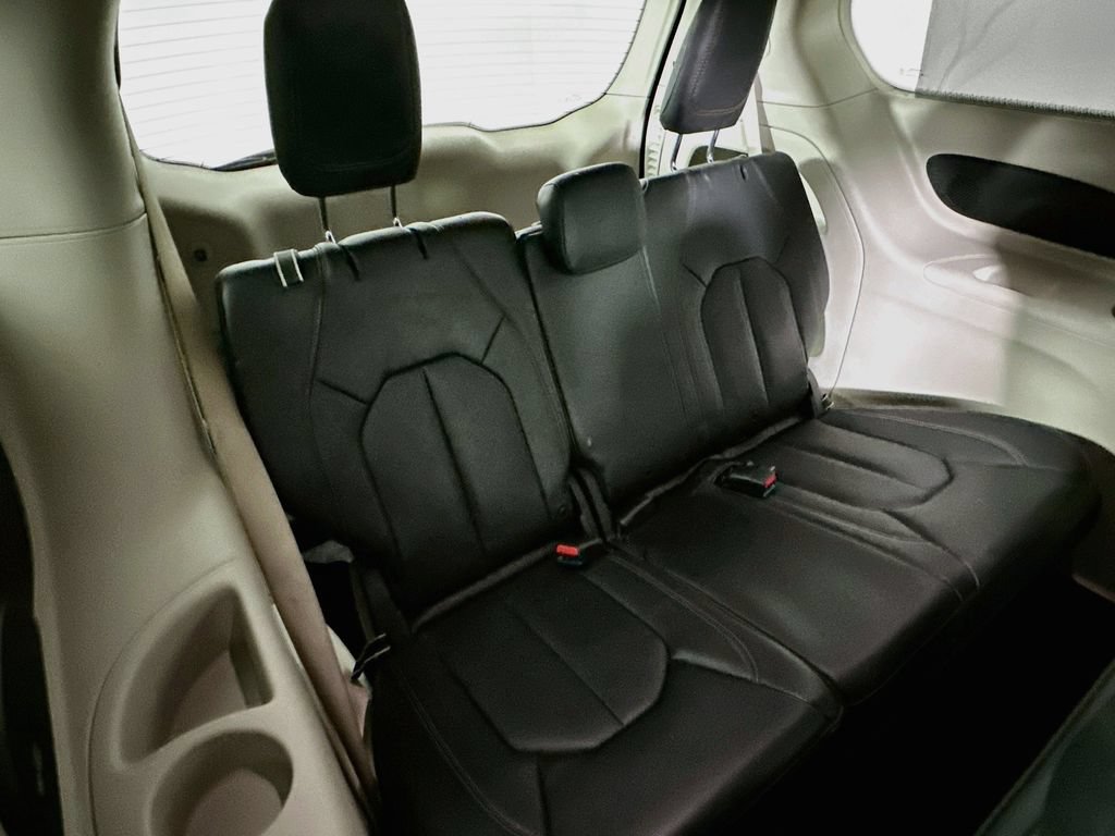 Certified 2020 Chrysler Pacifica Touring-L Plus FWD image 32
