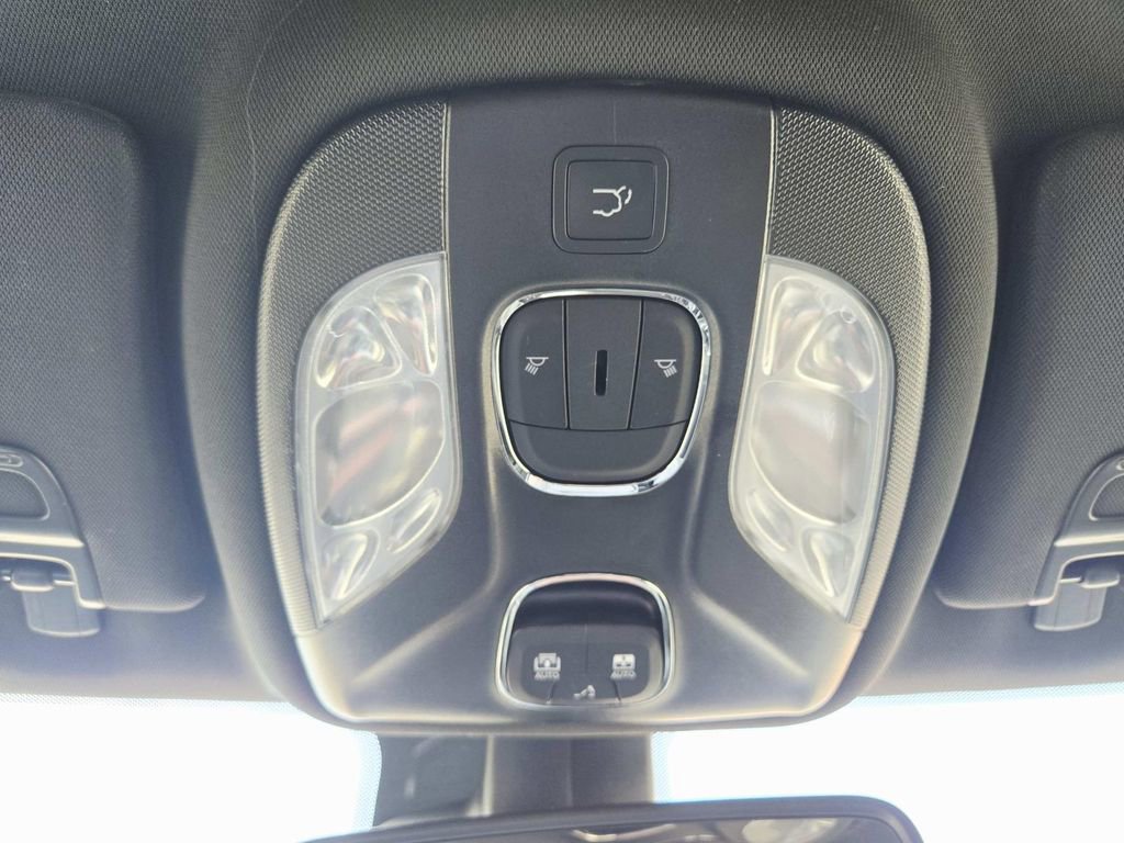 Certified 2025 Jeep Compass Latitude w/ Sun & Sound Group AWD/4WD image 31