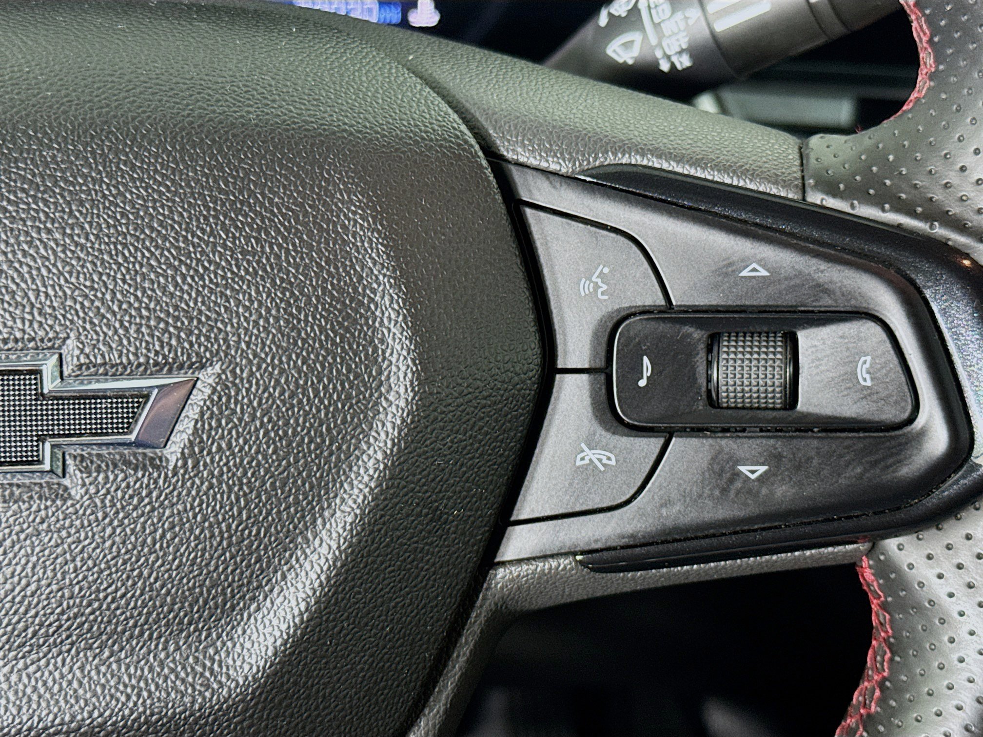 Used 2024 Chevrolet Trax RS w/ Sunroof Package FWD image 14