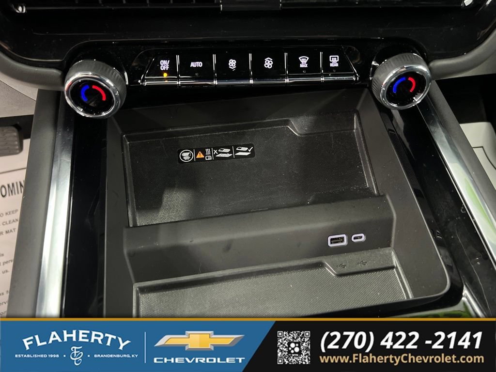 Used 2025 Chevrolet Suburban Z71 w/ Comfort Package AWD/4WD image 31