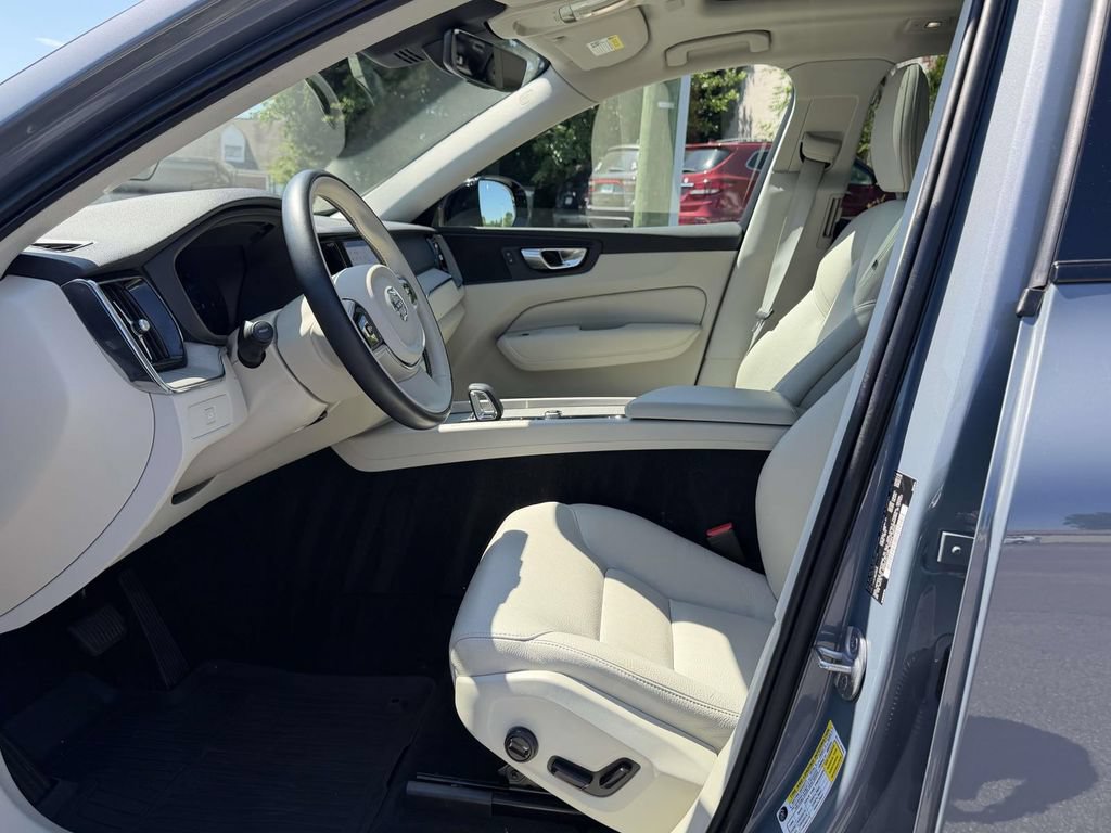 Used 2024 Volvo XC60 B5 Plus w/ Protection Package Premier AWD/4WD image 16
