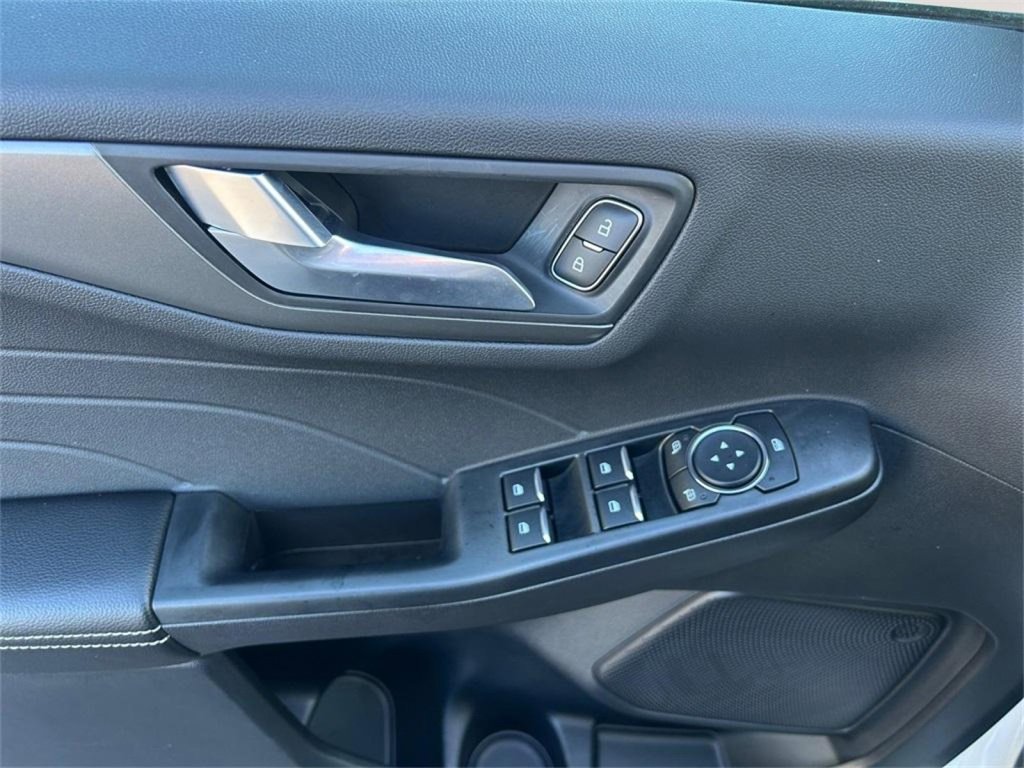 Used 2025 Ford Escape SE w/ Class II Trailer Tow Package image 11