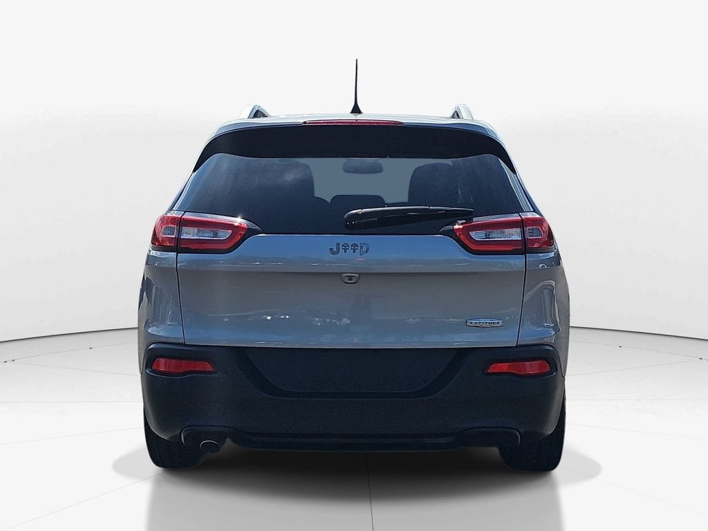 Used 2018 Jeep Cherokee Latitude Plus w/ Comfort/Convenience Group FWD image 7