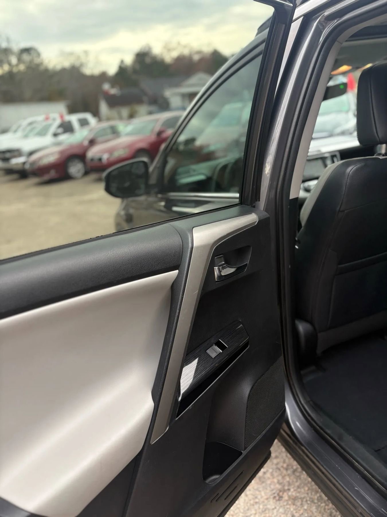 Used 2016 Toyota RAV4 Limited image 36