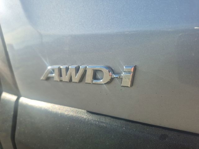 Used 2018 Toyota RAV4 LE image 32