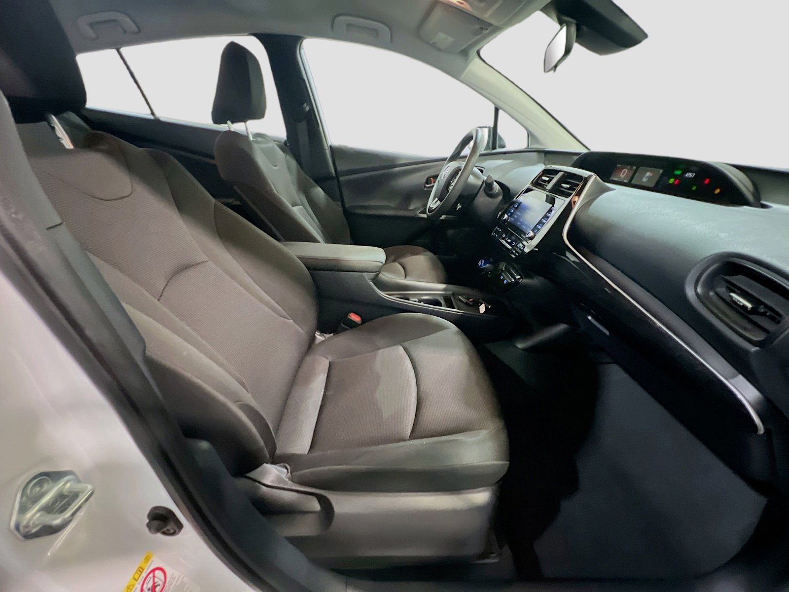 Used 2021 Toyota Prius L Eco w/ Carpet Mat Package (TMS) FWD image 19