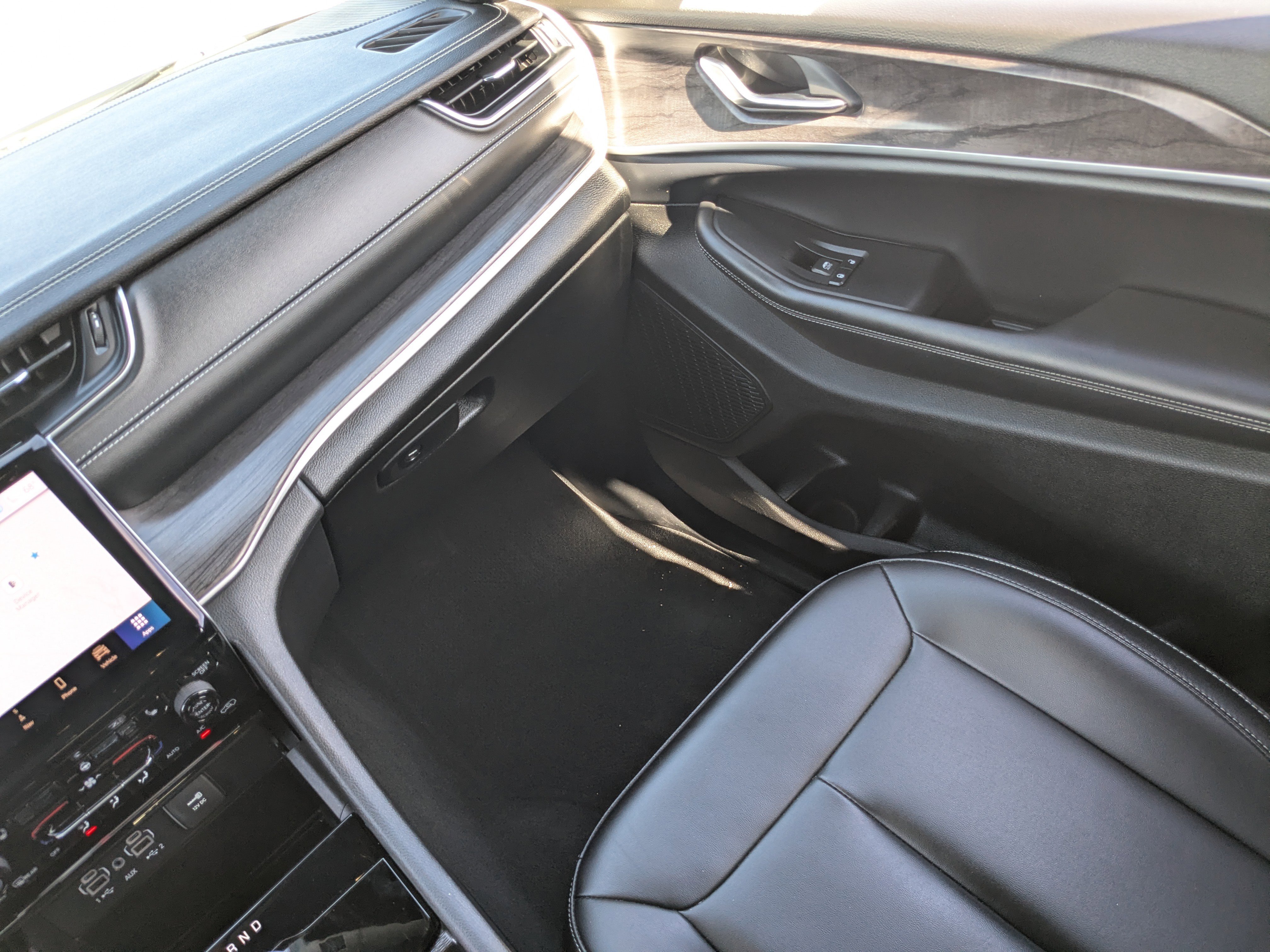 Used 2024 Jeep Grand Cherokee Limited image 17