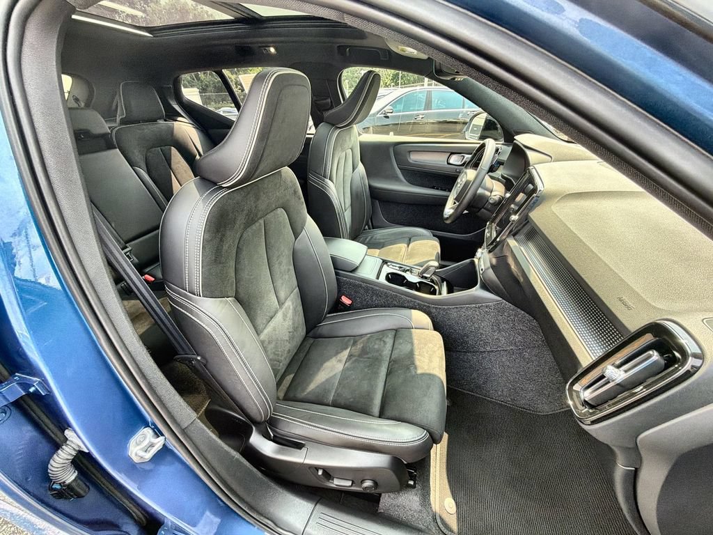 Used 2021 Volvo XC40 T5 R-Design AWD/4WD image 22