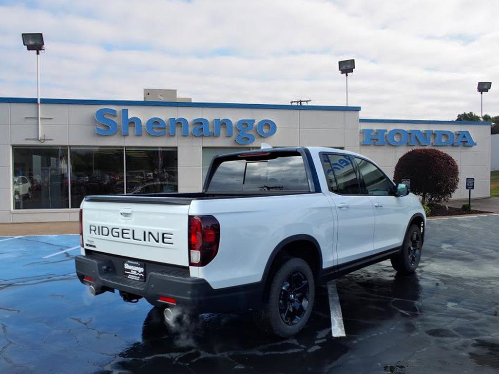 New 2026 Honda Ridgeline Black Edition image 3