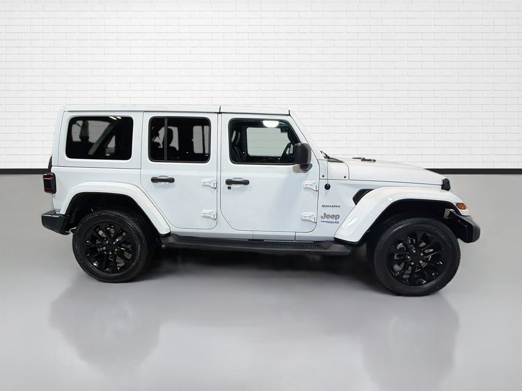 Used 2022 Jeep Wrangler Unlimited Sahara w/ Cold Weather Group AWD/4WD image 10