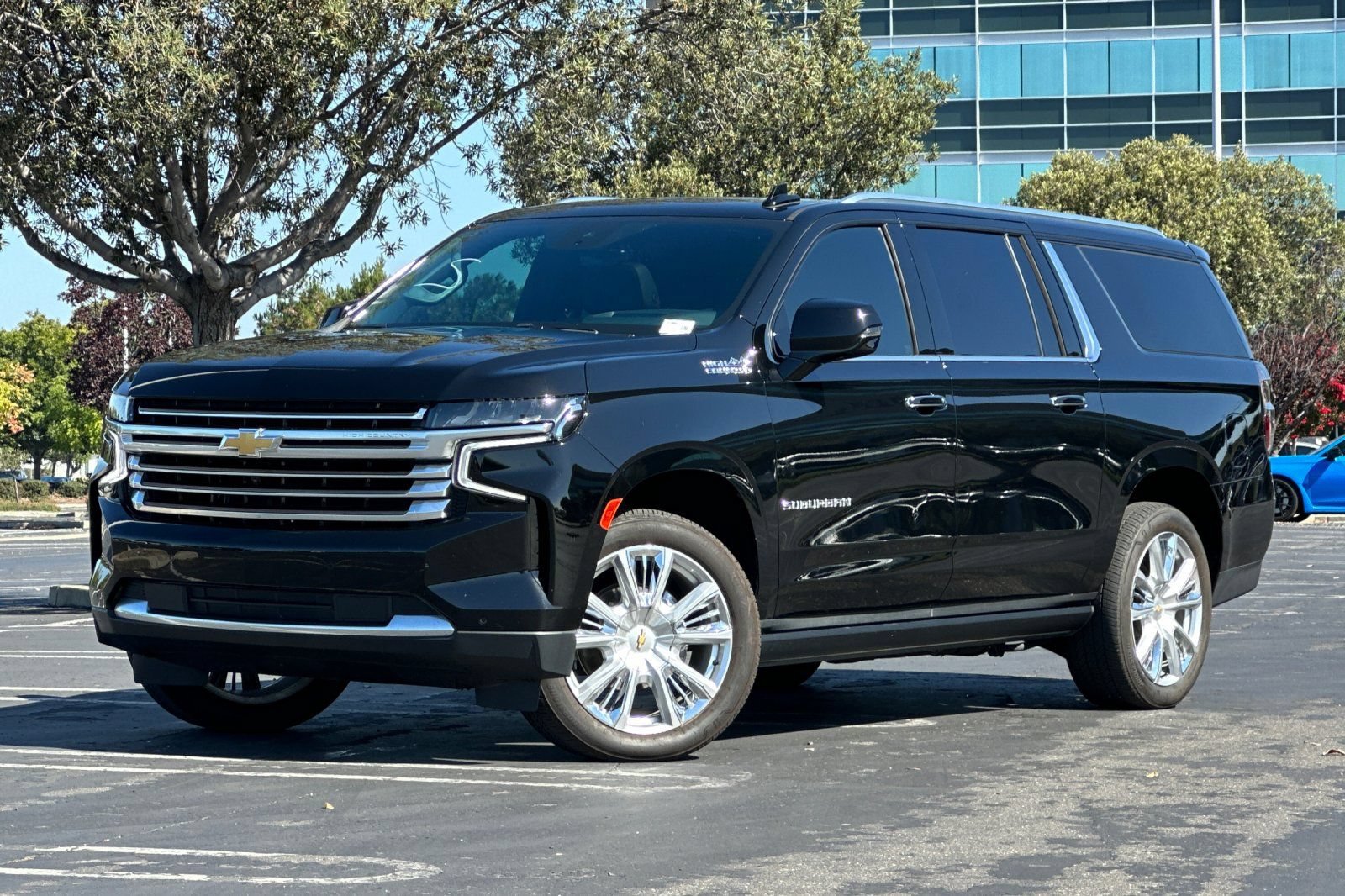 Used 2023 Chevrolet Suburban High Country AWD/4WD image 8