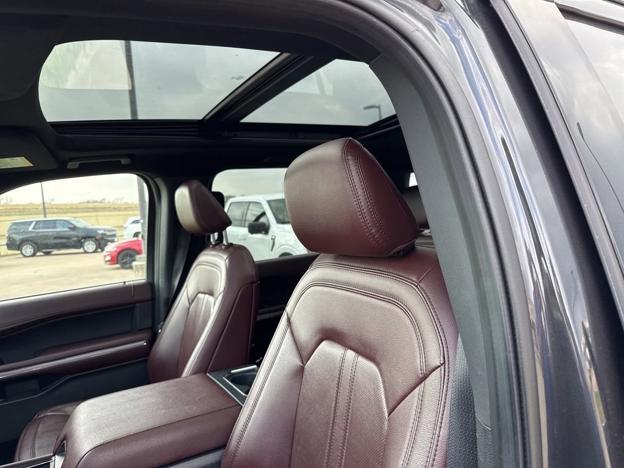 Used 2023 Ford Expedition Limited image 22