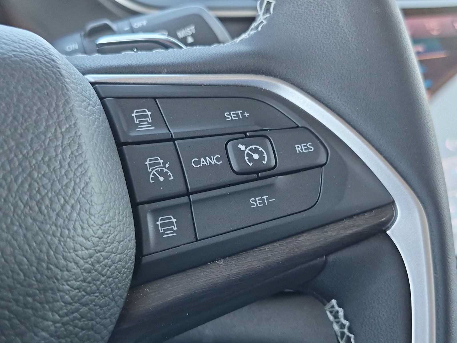 Used 2023 Jeep Grand Cherokee Limited AWD/4WD image 24