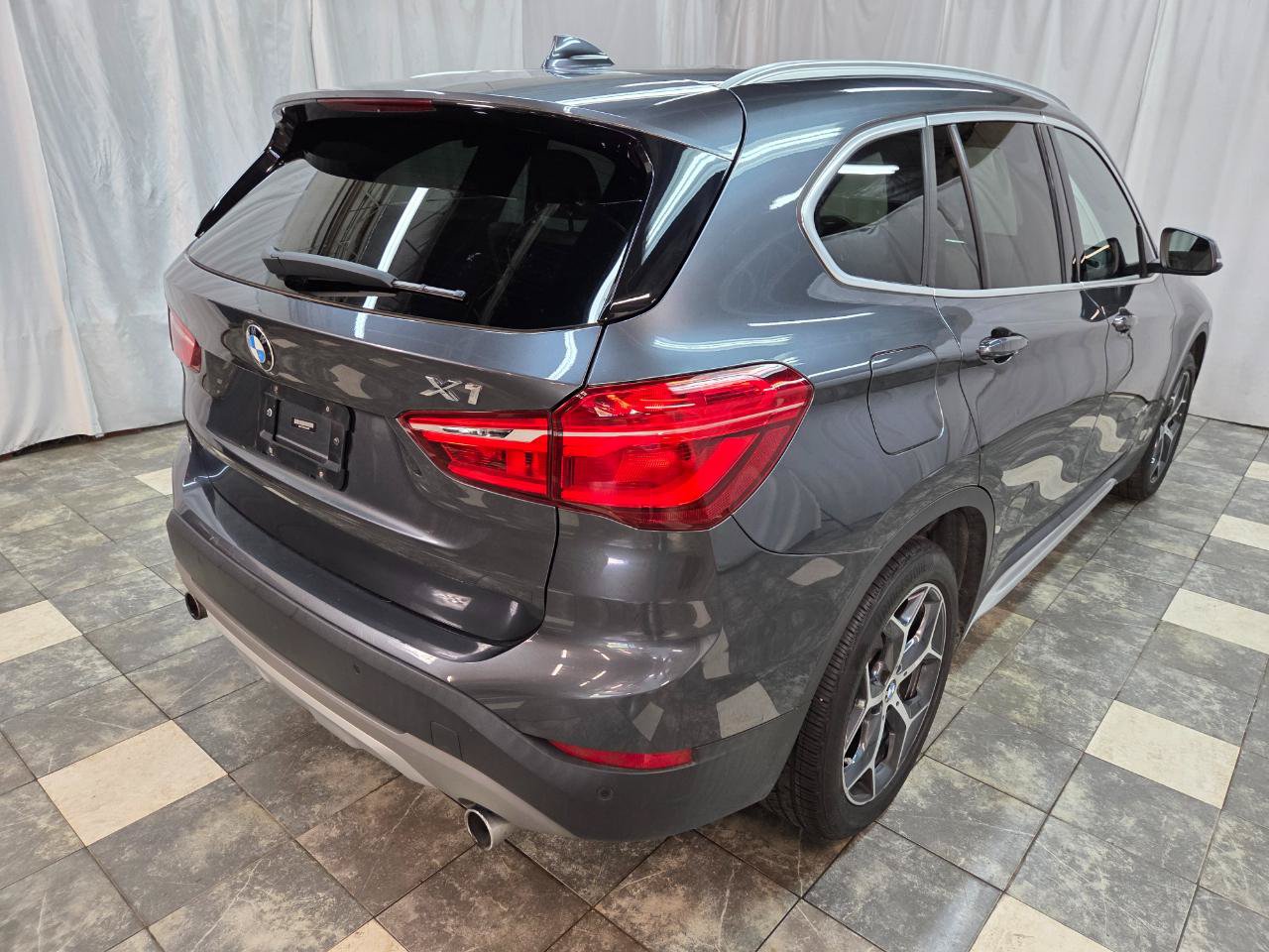 Used 2018 BMW X1 xDrive28i AWD/4WD image 5