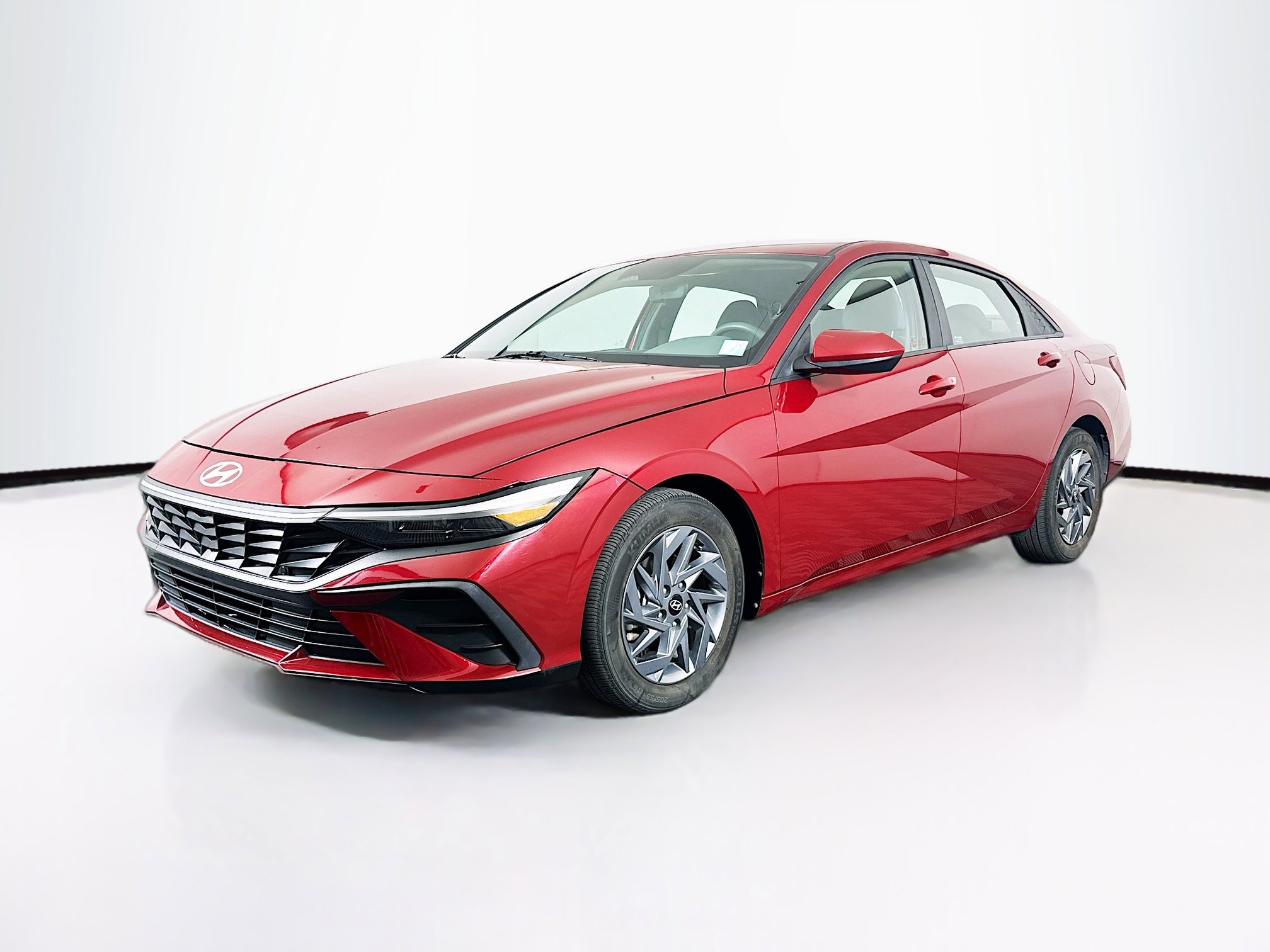 Used 2024 Hyundai Elantra SEL image 3