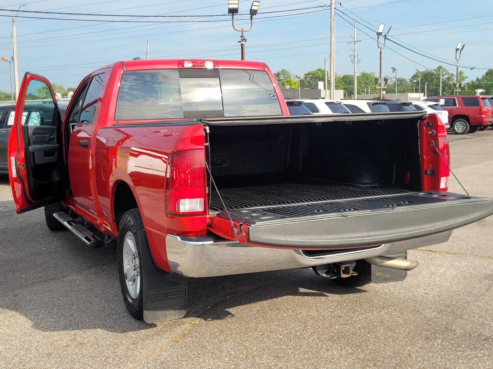 Used 2019 RAM 1500 Classic SLT AWD/4WD image 13