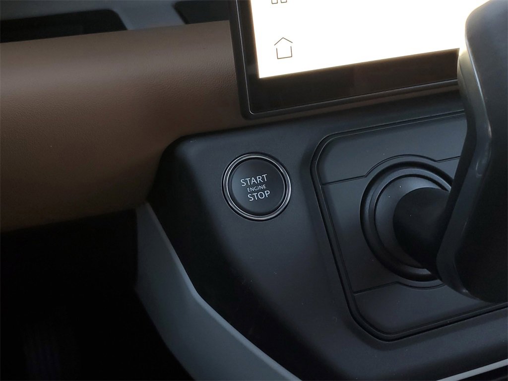 New 2026 Land Rover Defender 130 X-Dynamic SE image 18