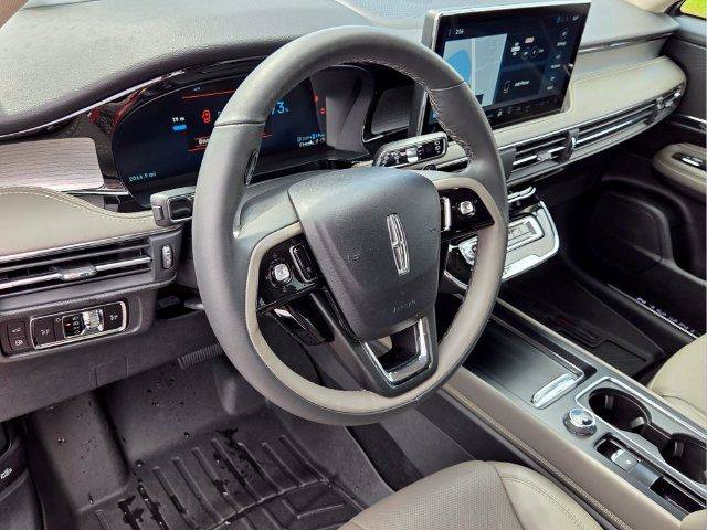 Used 2024 Lincoln Corsair Grand Touring AWD/4WD image 11