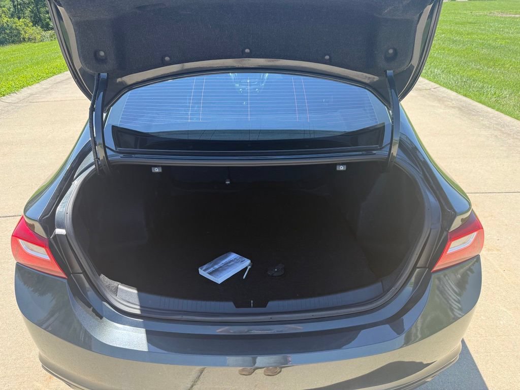 Used 2018 Chevrolet Malibu LT FWD image 7