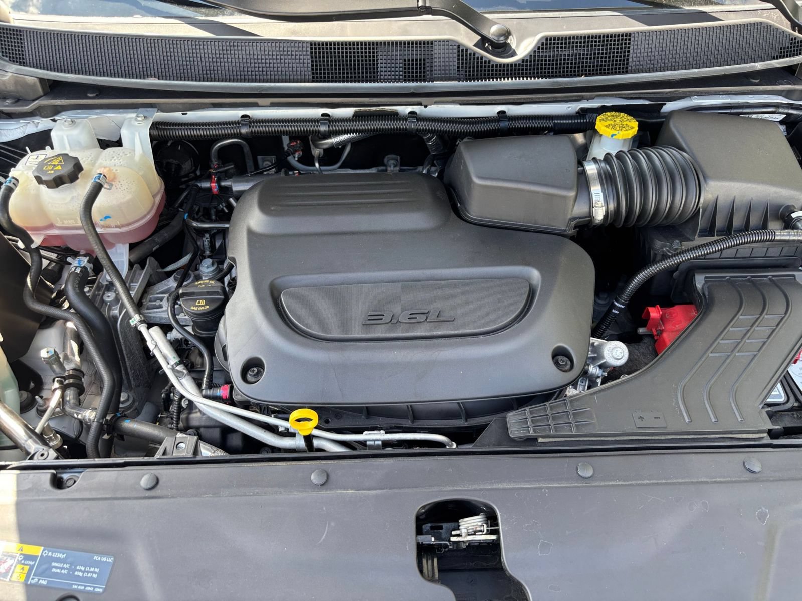Used 2025 Chrysler Pacifica Limited FWD image 35