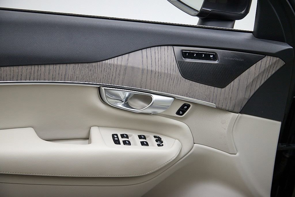 Used 2024 Volvo XC90 B6 Plus w/ Protection Package Premier image 11