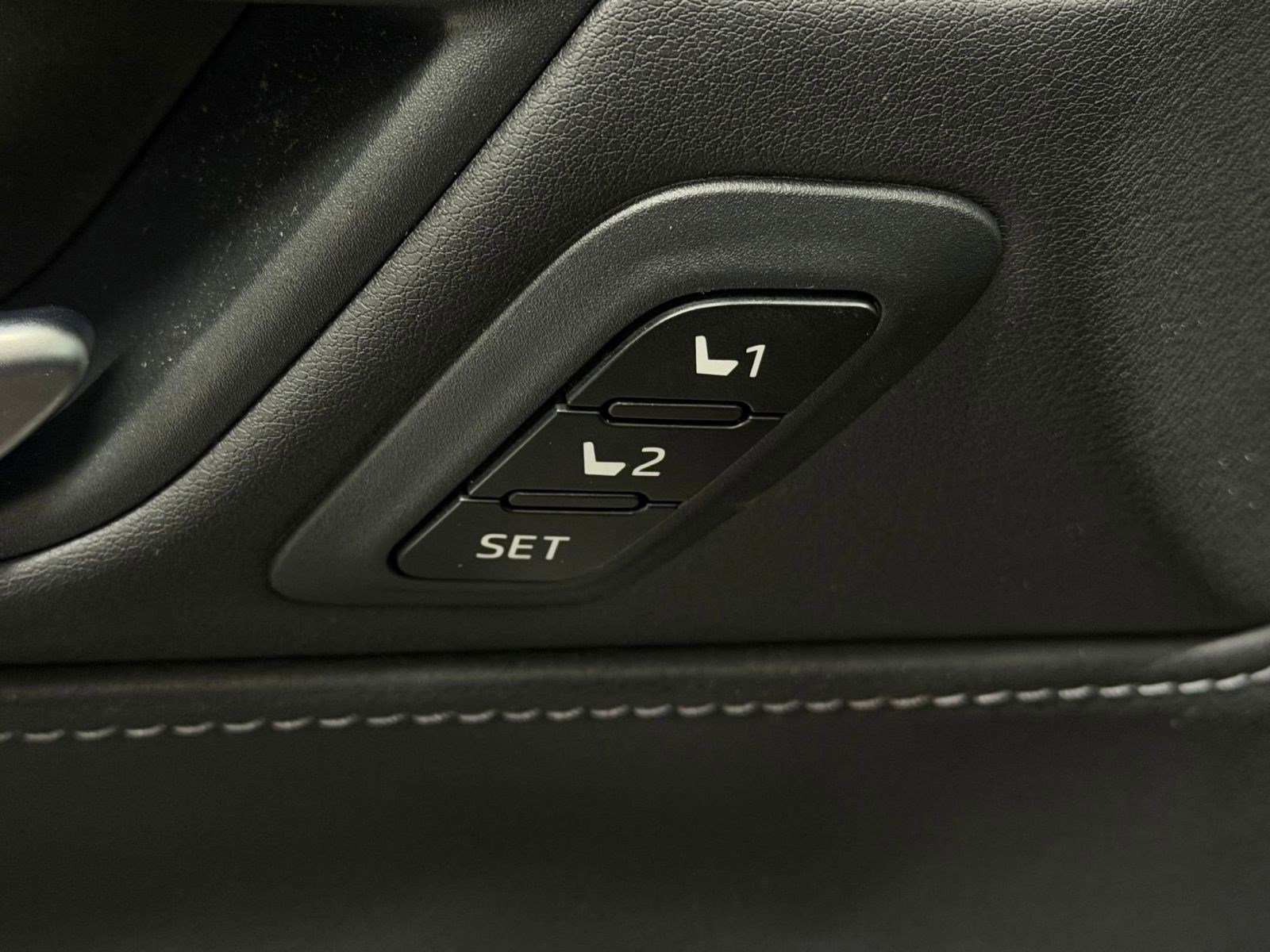 Used 2024 Toyota Venza Nightshade image 17