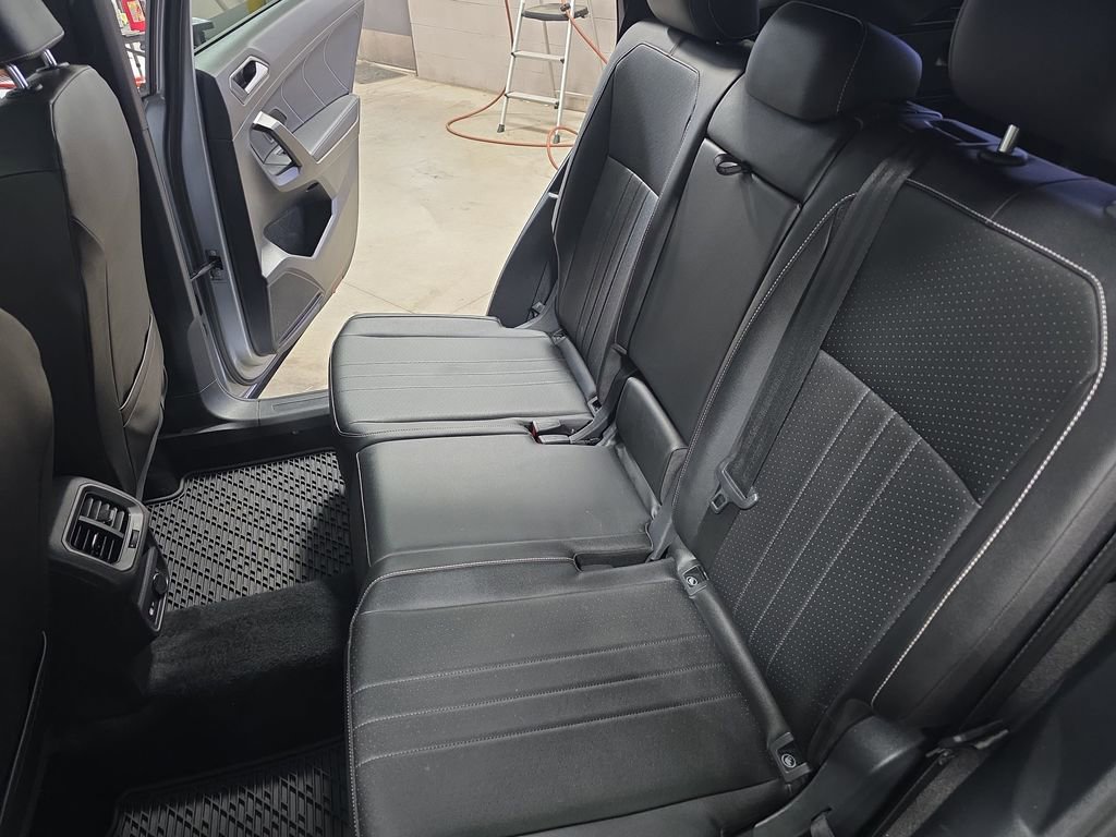 Used 2022 Volkswagen Tiguan SE R-Line image 14