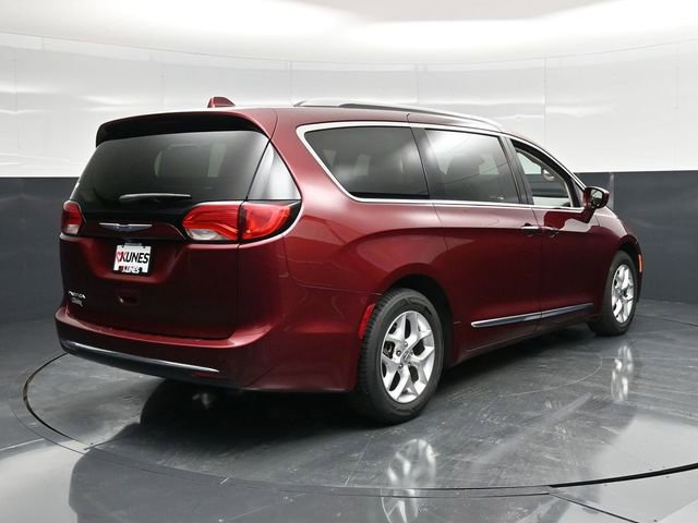 Used 2020 Chrysler Pacifica Touring-L w/ Tire & Wheel Group image 10