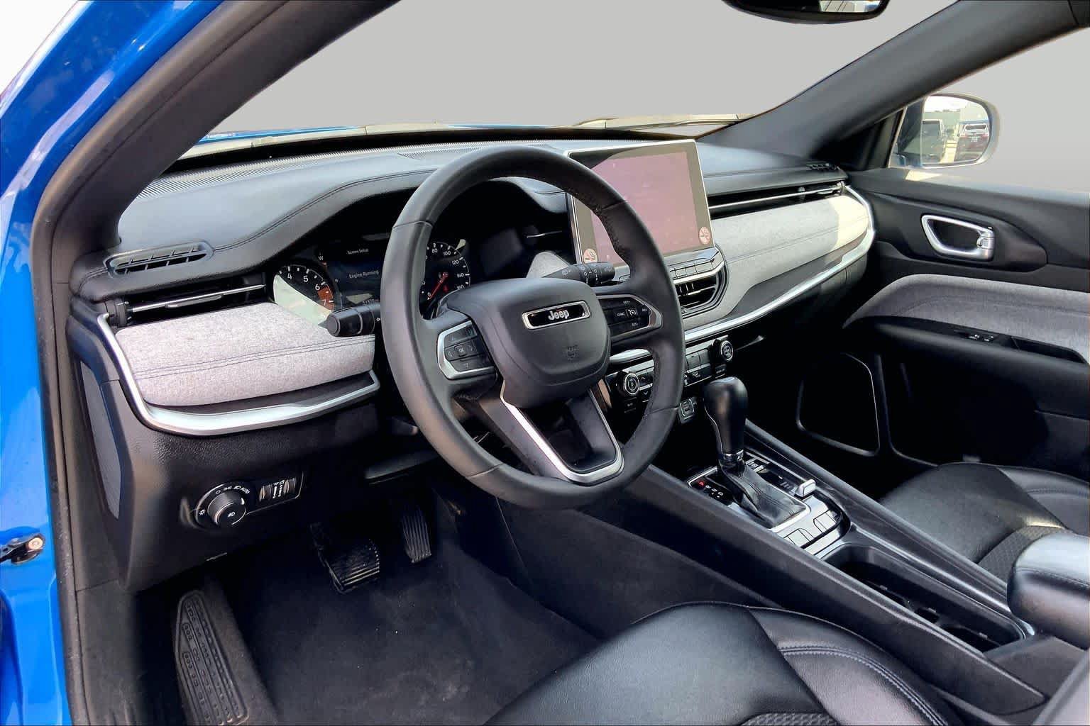 Used 2024 Jeep Compass Latitude AWD/4WD image 17