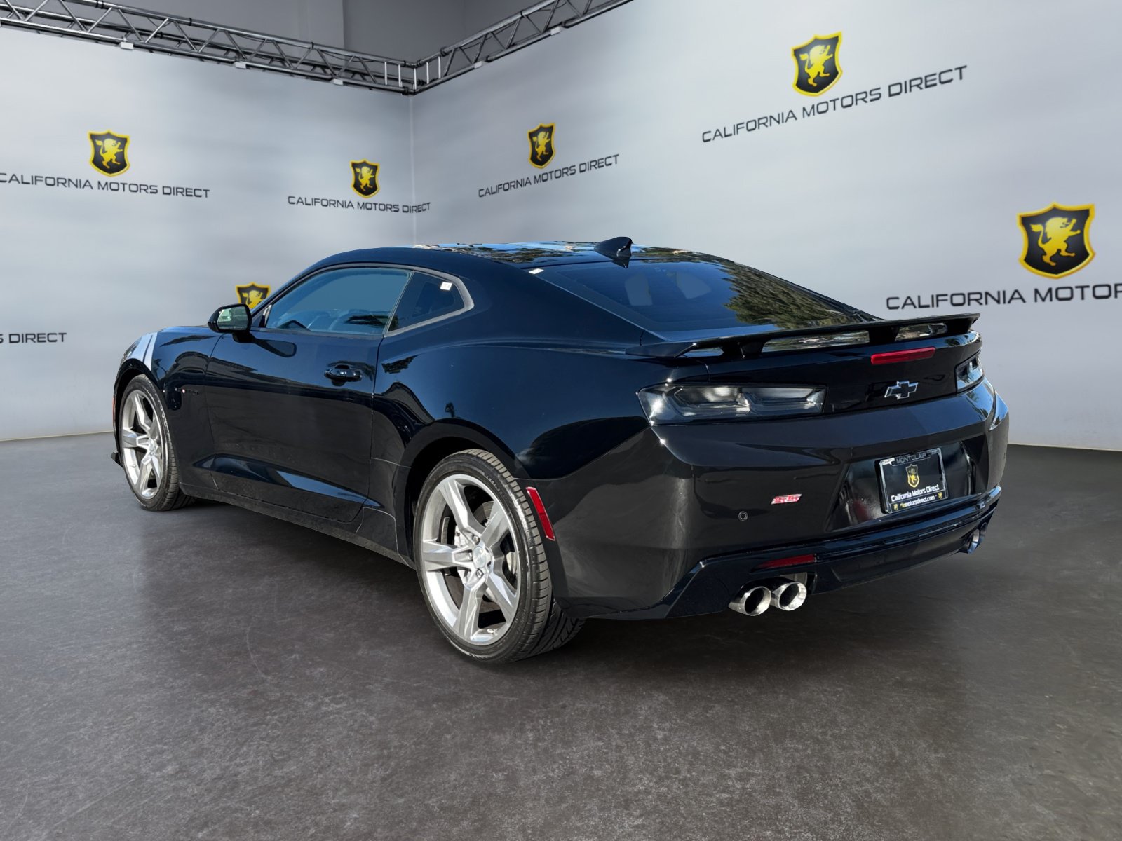 Used 2017 Chevrolet Camaro SS RWD image 3