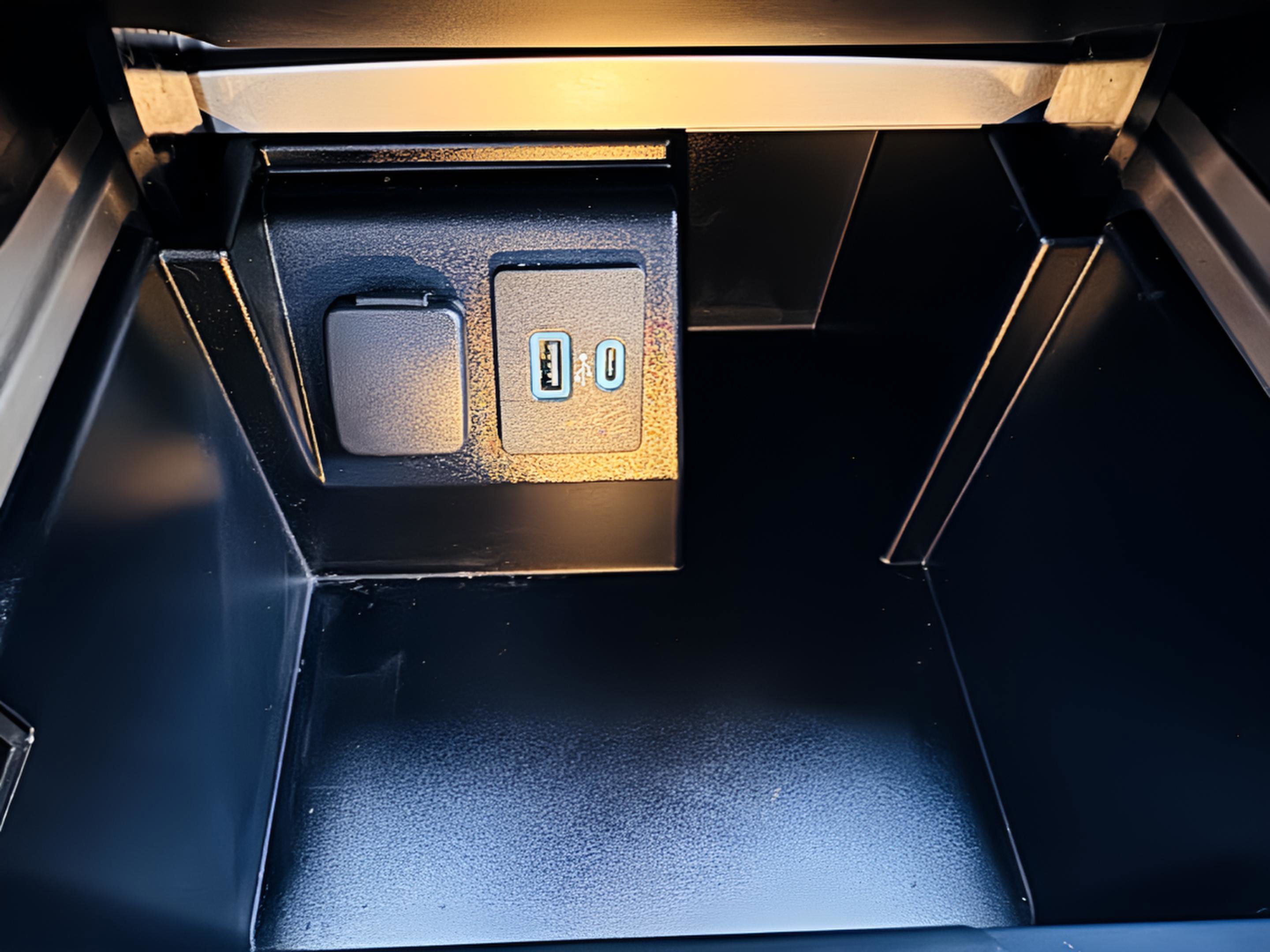 Used 2020 Ford Explorer Limited w/ Class III Trailer Tow Package image 20