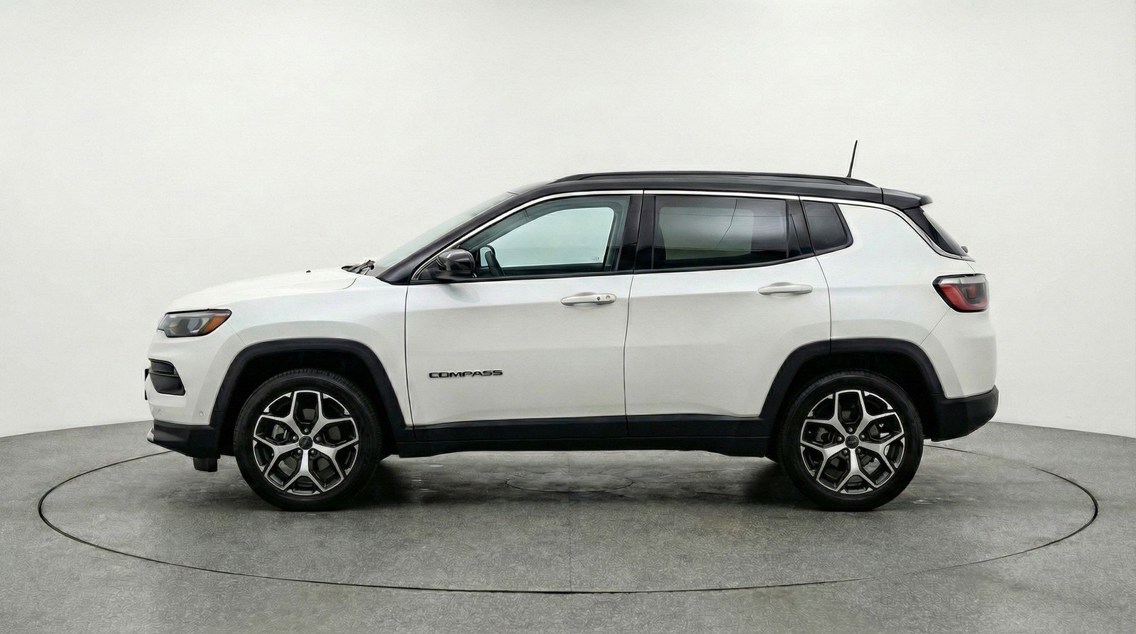 Used 2025 Jeep Compass Limited image 5