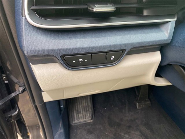 Used 2025 Kia Carnival EX image 16