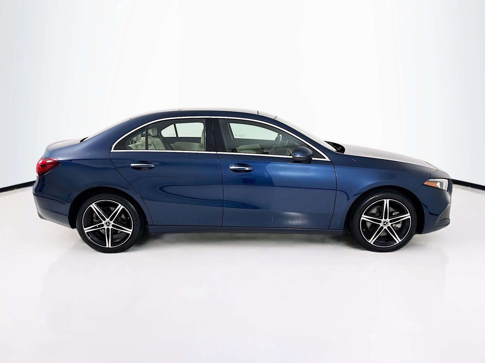 Used 2022 Mercedes-Benz A 220 image 9