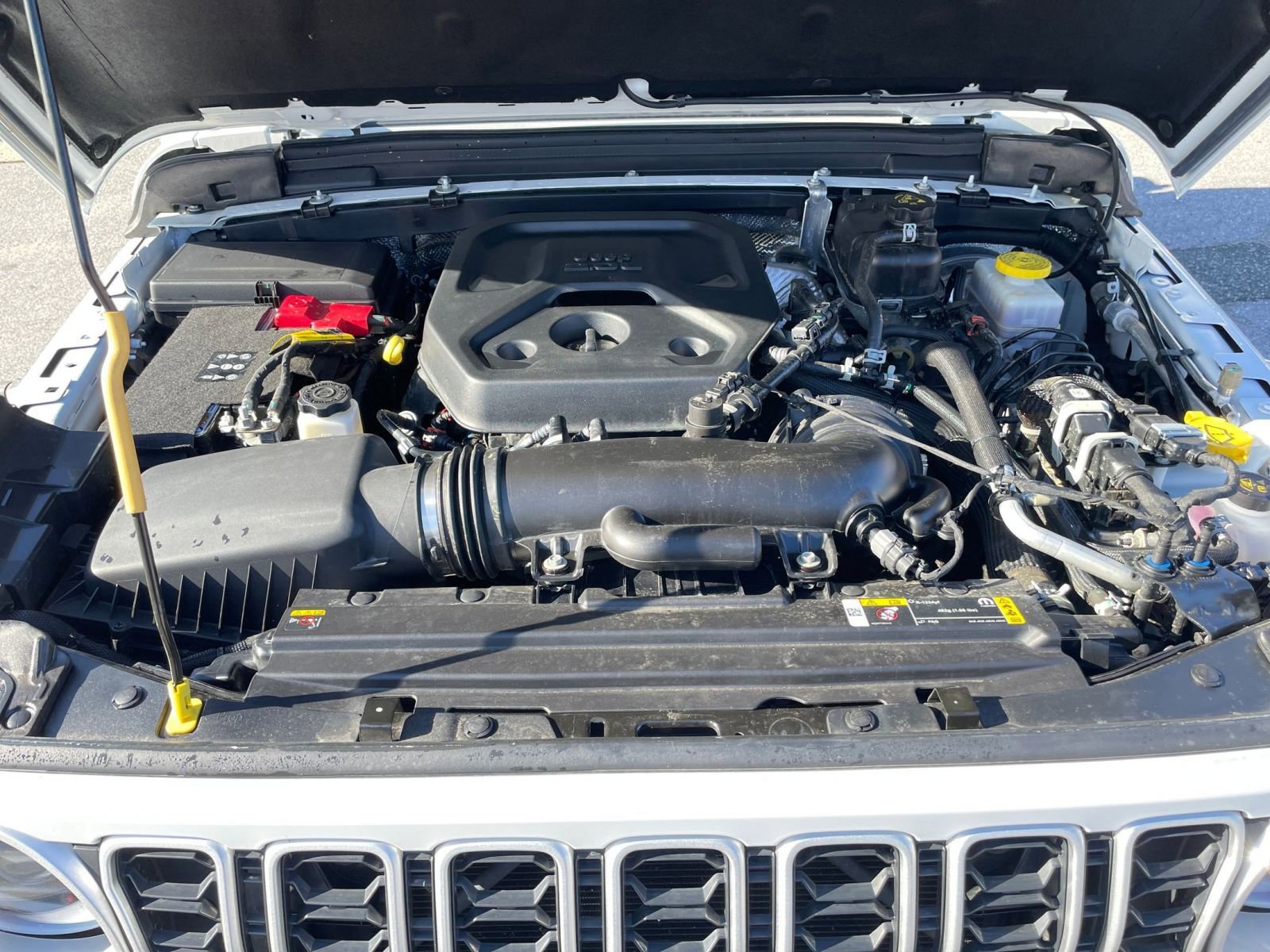 Used 2025 Jeep Wrangler Sahara image 31