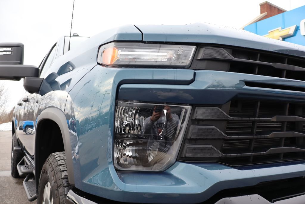 Used 2024 Chevrolet Silverado 2500 Custom w/ Custom Value Package image 7