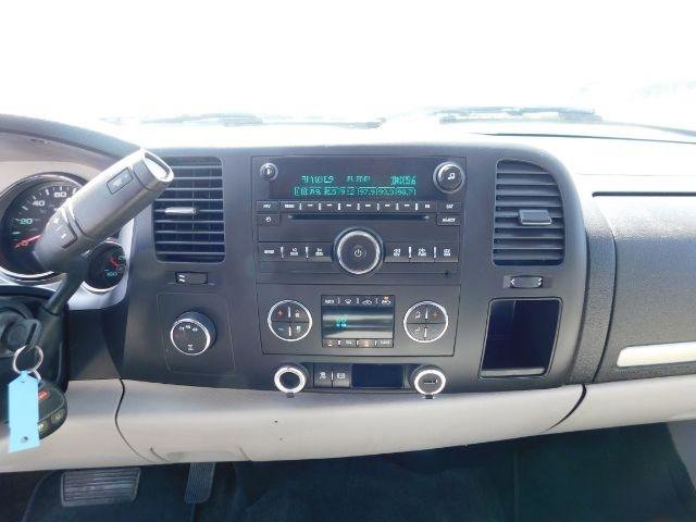 Used 2011 Chevrolet Silverado 2500 LT w/ Interior Plus Package AWD/4WD image 14