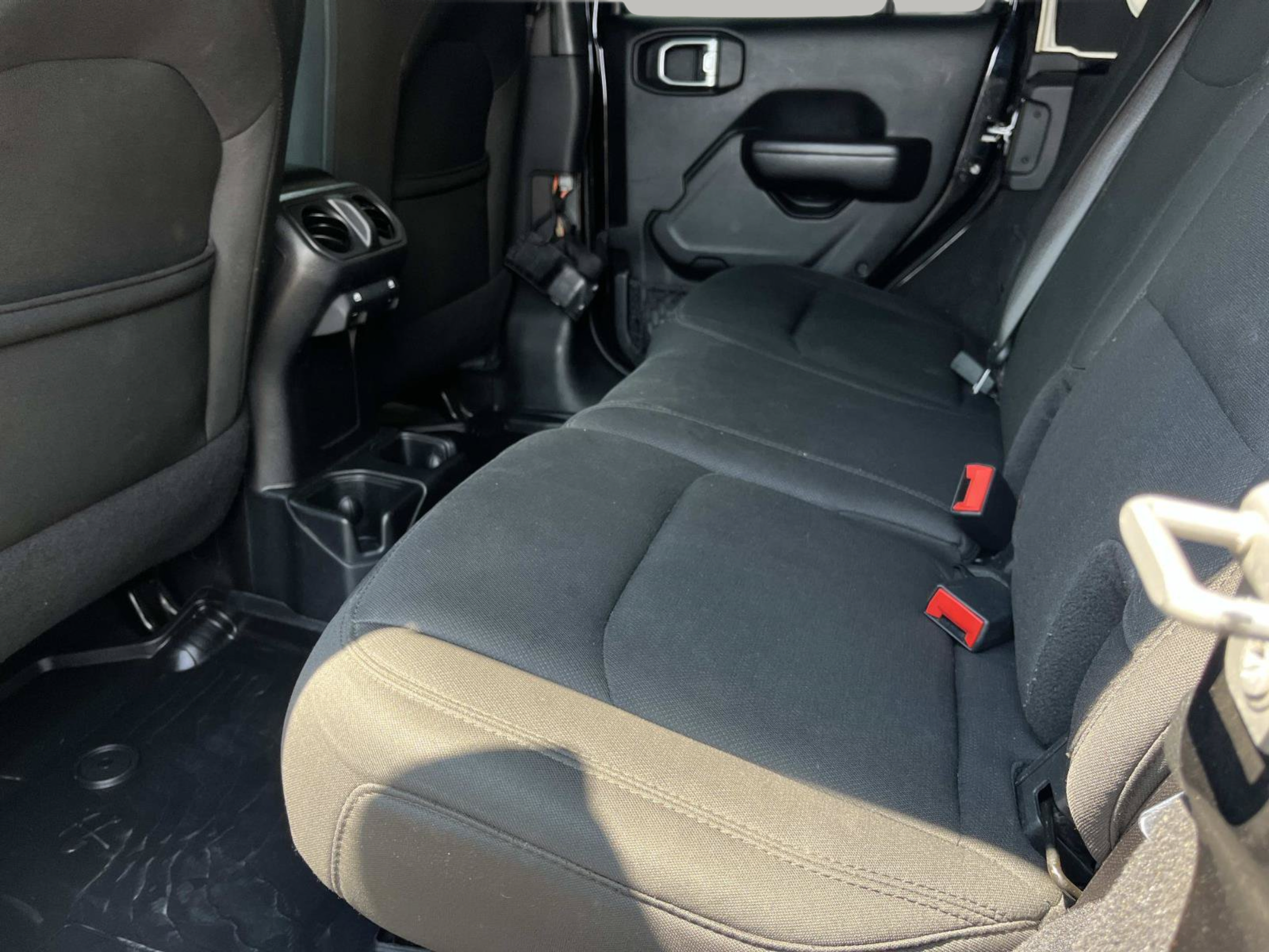 Used 2018 Jeep Wrangler Unlimited Sport S AWD/4WD image 18